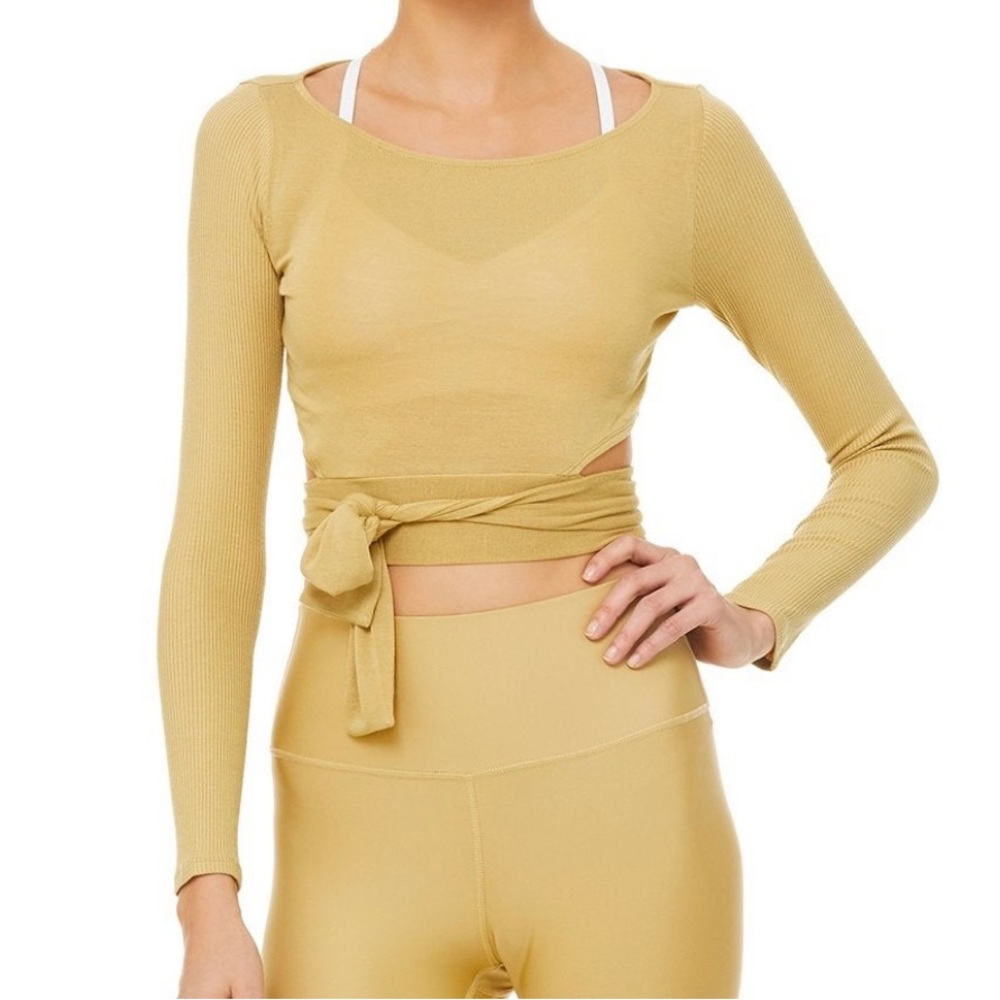 ALO Yoga barre long sleeve on point wrapped crop top L NWT